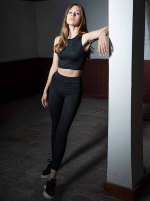 Купить Комплект для спорта LOUNGE 1020290000 топ легенсы и худи на молнии с капюшоном в Украина в Lingerie.ua - Одяг для дому та відпочинку, Фото 2