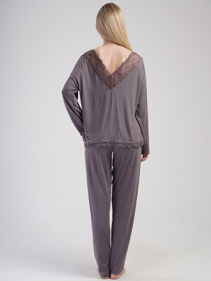 Купить Жіноча піжама великого розміру з віскози з мереживом VIENETTA 4053400000 в Украина в Lingerie.ua - Одяг для дому та відпочинку, Фото 4