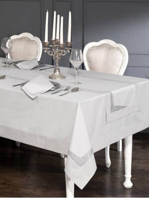 Скатерть с салфетками и раннером MAISON D`OR Diamonds 