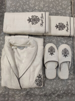 Купить Комплект из халата, полотенец и тапочек 4 в 1 MAISON D'OR Royal Crown в Украина в Lingerie.ua - Одяг для дому та відпочинку, Фото 3